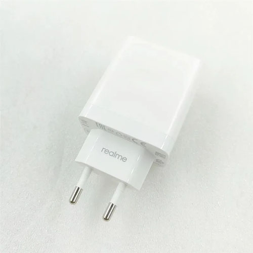 Realme 33W Smart Flash Power Adapter - product image